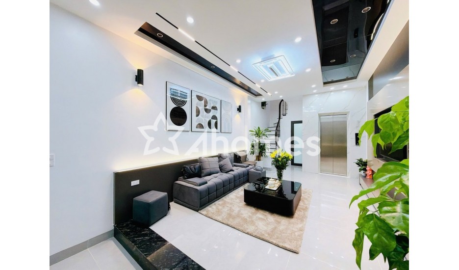 BÁN NHÀ PHỐ Ở THANH XUÂN 45m2, CÓ THANG MÁY GIÁ CỰC ỔN